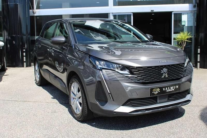 Usado Peugeot 5008 Allure 130 HP (95 kW) 2021 Cinzento Monovolume