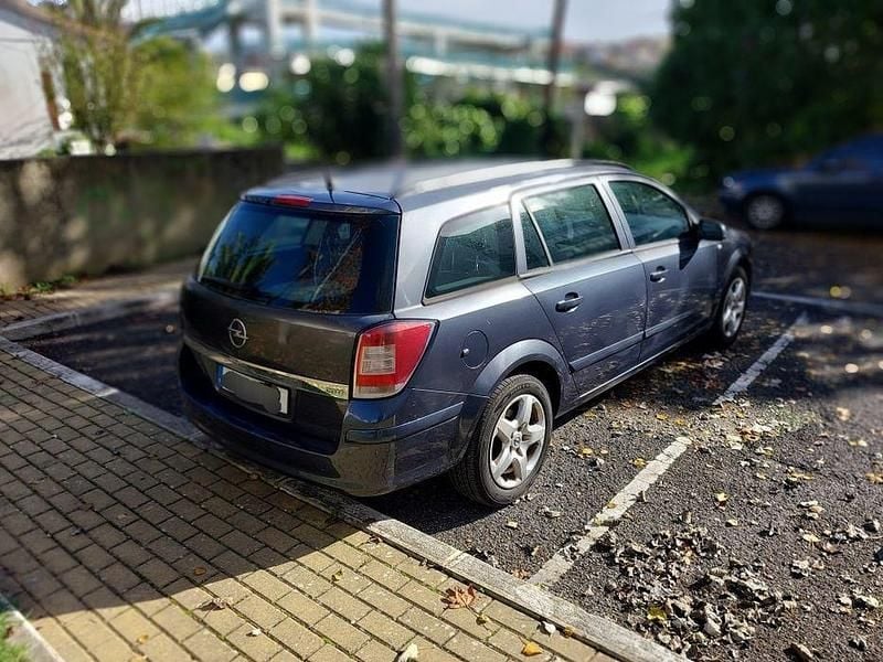 Usado Opel Astra 90 HP (66 kW) 2007 Sedan
