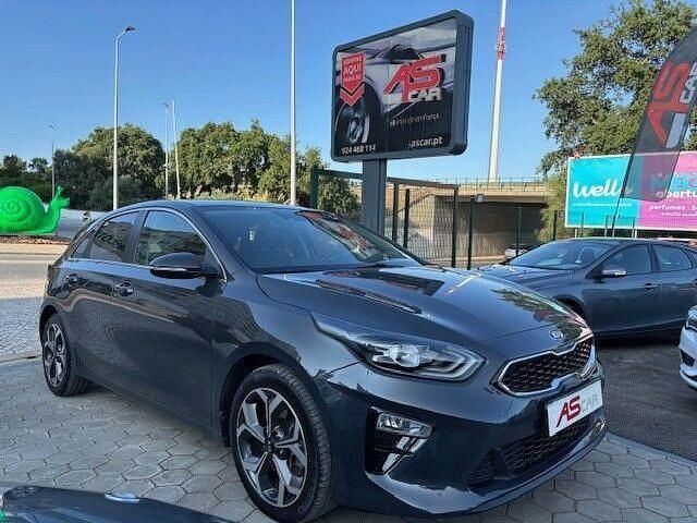 Usado Kia Ceed 136 HP (100 kW) 2018 Cinzento Citadino