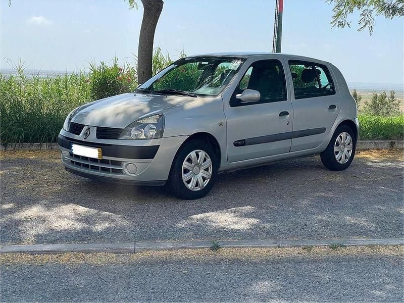 Usado 2004 Renault Clio II Sedan | € 3.100 (Preço justo) - Imagem 1/4