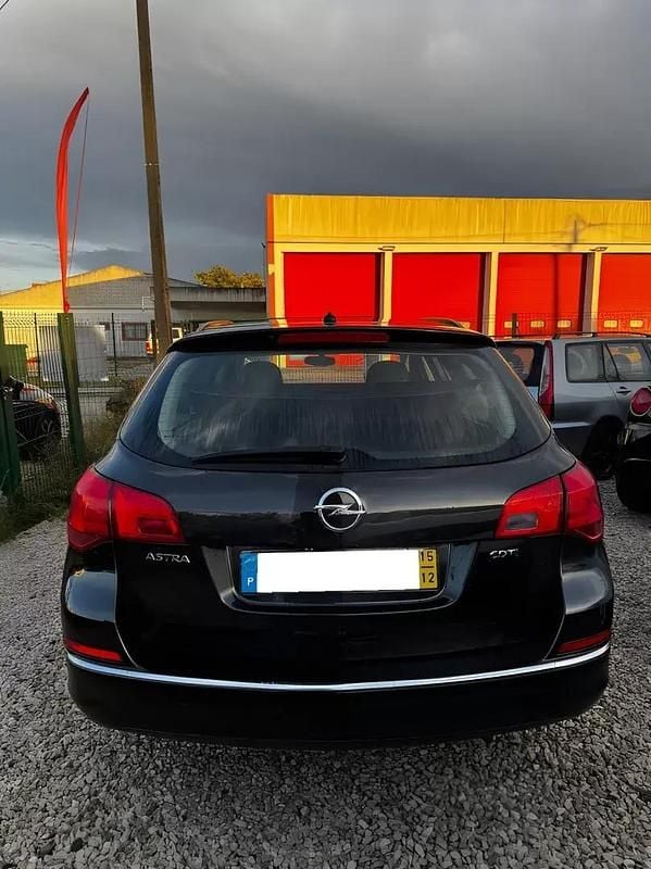 Usado Opel Astra Business Edition 110 HP (80 kW) 2015 Preto Carrinha