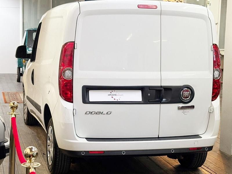 Usado Fiat Doblò 105 HP (77 kW) 2021 Branco Monovolume