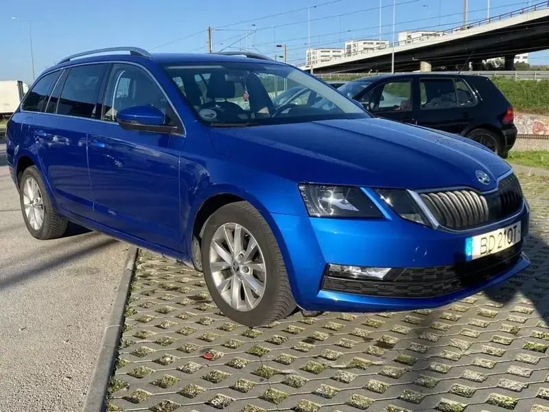 Azul Usado 2020 Skoda Octavia Solution Carrinha | € 16.500 - Imagem 1/4