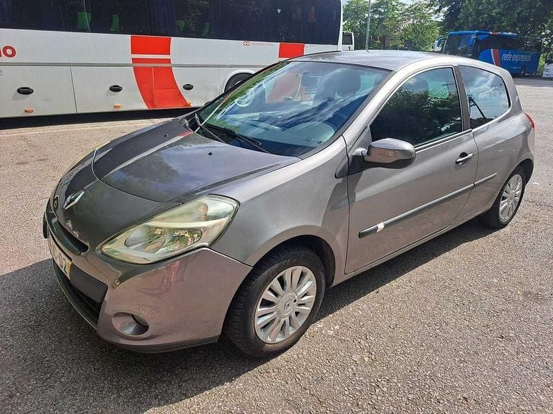 Usado 2009 Renault Clio III | € 3.300 - Imagem 1/4