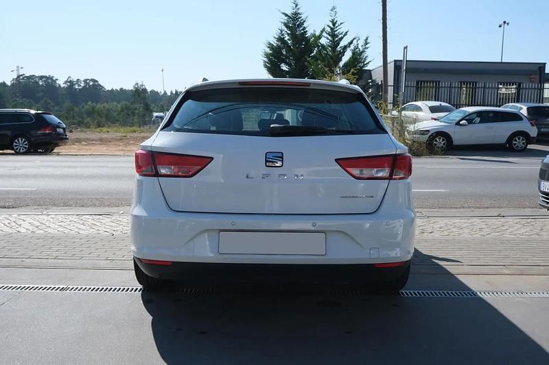 Usado Seat Leon ST Ecomotive 110 HP (80 kW) 2015 Branco Carrinha