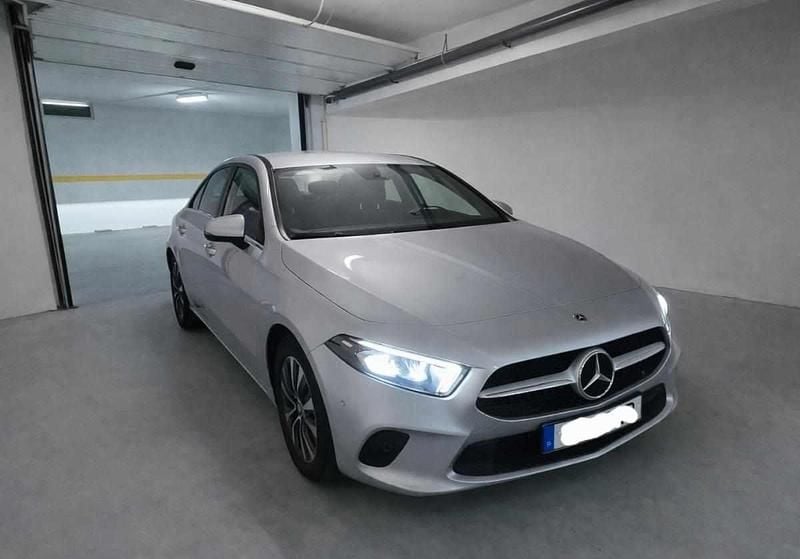 Cinzento Usado 2021 Mercedes A180 Citadino | € 25.500 (Super Preço) - Imagem 1/4