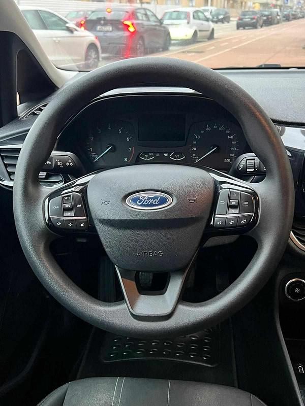 Usado Ford Fiesta 85 HP (62 kW) 2019 Preto Citadino