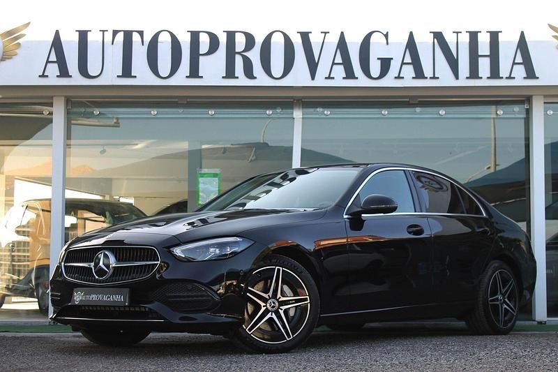 Usado Mercedes C300 313 HP (230 kW) 2023 Preto Sedan