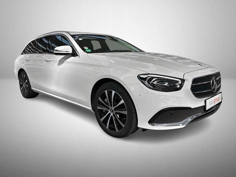 Branco Usado 2022 Mercedes E300 Avantgarde Carrinha | € 36.490 (Preço justo) - Imagem 1/4