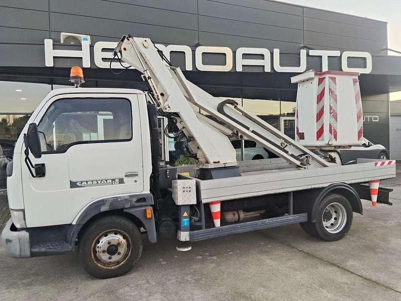 Branco Usado 2005 Nissan Cabstar Pickup | € 25.900 - Imagem 1/4
