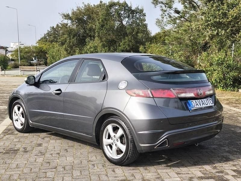 Usado Honda Civic Comfort 98 HP (72 kW) 2009 Sedan