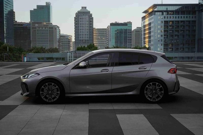 Novo BMW 116 Performance 122 HP (89 kW) 2025 Cinzento Citadino