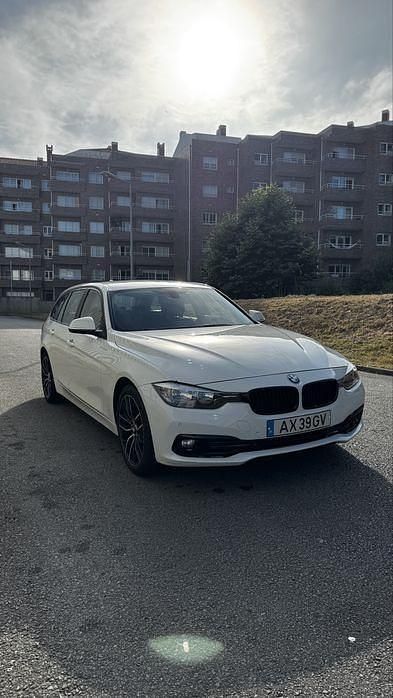 Usado 2015 BMW 318 Comfort Edition Carrinha | € 14.000 (Bom preço) - Imagem 1/4