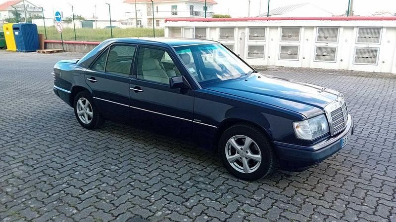 Usado Mercedes 200 Elegance 75 HP (55 kW) 1992 Sedan