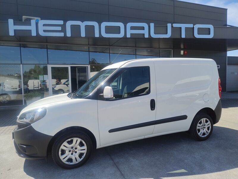 Branco Usado 2020 Fiat Doblò Easy Monovolume | € 12.850 (Preço elevado) - Imagem 1/4