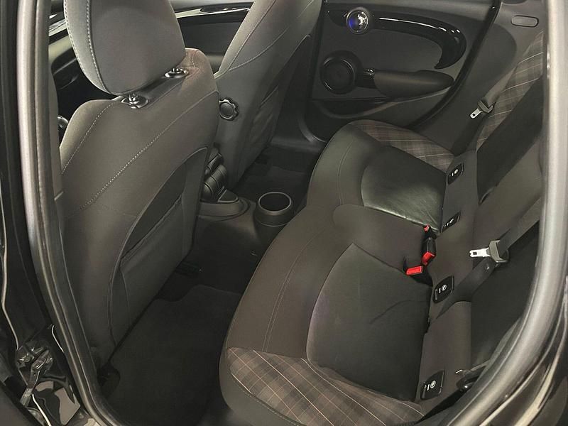 Usado Mini Cooper D Seven 116 HP (85 kW) 2017 Preto Citadino