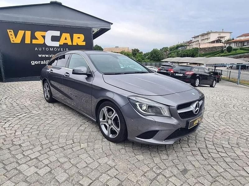 Usado Mercedes CLA200 Urban 136 HP (100 kW) 2015 Cinza antracite Carrinha