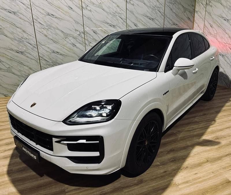 Branco Usado 2024 Porsche Cayenne SUV | € 145.000 - Imagem 1/4