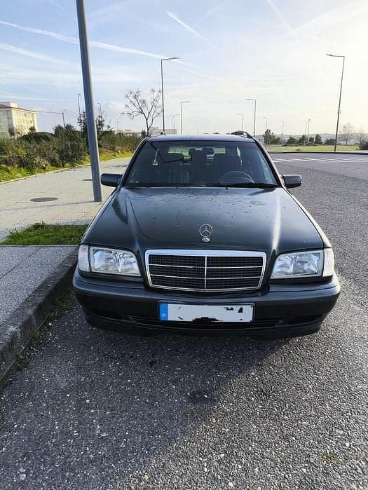 Usado Mercedes C250 150 HP (110 kW) 1998 Sedan