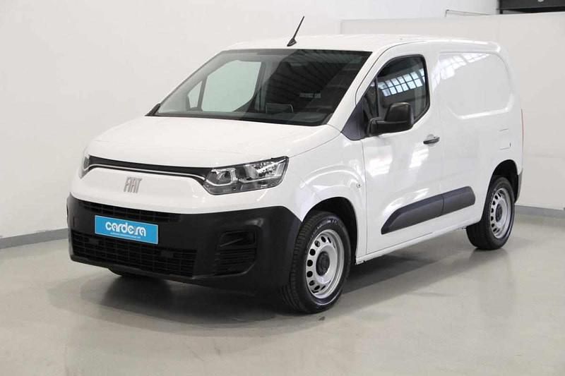 Branco Usado 2023 Fiat Doblò Monovolume | € 17.990 (Preço elevado) - Imagem 1/4