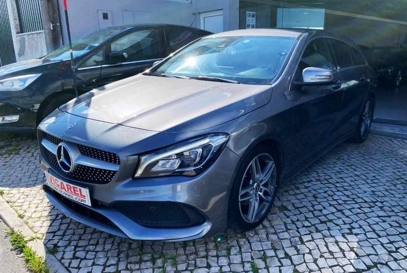 Cinzento Usado 2018 Mercedes CLA200 Carrinha | € 25.600 (Preço elevado) - Imagem 1/4