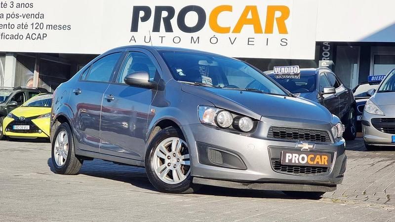 Usado Chevrolet Aveo 95 HP (69 kW) 2012 Cinzento