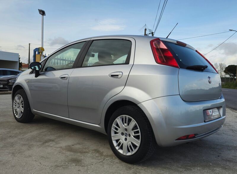 Usado Fiat Grande Punto Active 75 HP (55 kW) 2008 Cinza Citadino