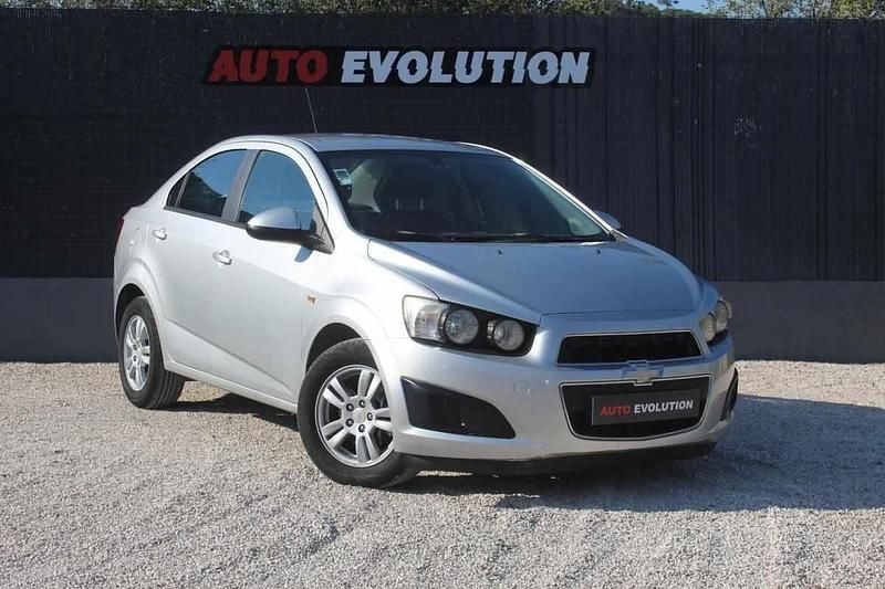 Cinzento Usado 2013 Chevrolet Aveo Citadino | € 6.900 - Imagem 1/4