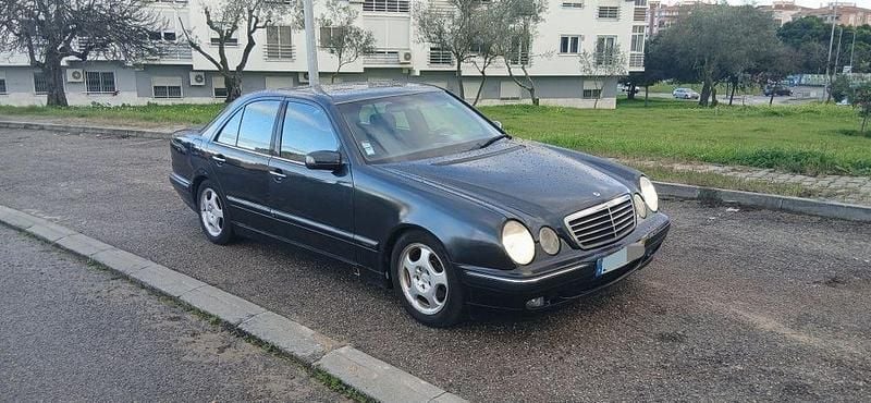 Usado 2000 Mercedes E220 Sedan | € 2.900 (Super Preço) - Imagem 1/4