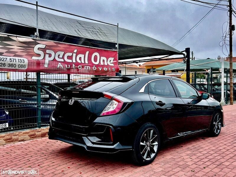 Usado Honda Civic Dynamic 126 HP (92 kW) 2020 Preto Sedan