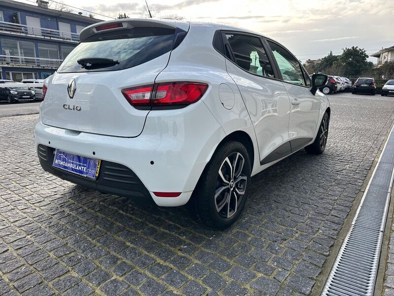 Usado Renault Clio IV Zen 90 HP (66 kW) 2018 Branco