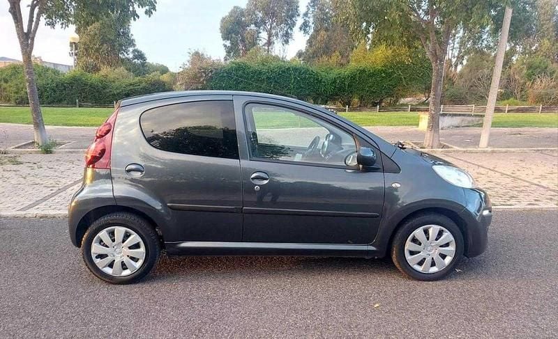 Cinzento Usado 2013 Peugeot 107 Citadino | € 6.950 (Preço justo) - Imagem 1/1