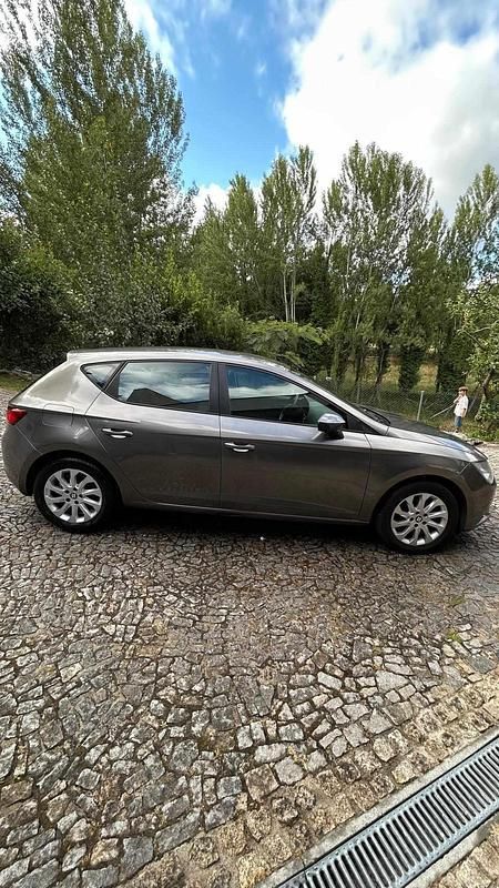 Cinzento Usado 2014 Seat Leon Ecomotive Sedan | € 9.999 (Super Preço) - Imagem 1/4