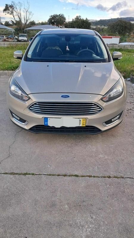 Cinzento Usado 2017 Ford Focus Citadino | € 11.500 (Bom preço) - Imagem 1/4