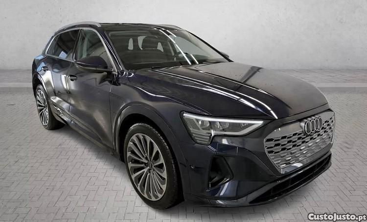 Azul Usado 2023 Audi Q8 e-tron S-Line SUV | € 55.000 (Preço justo) - Imagem 1/1