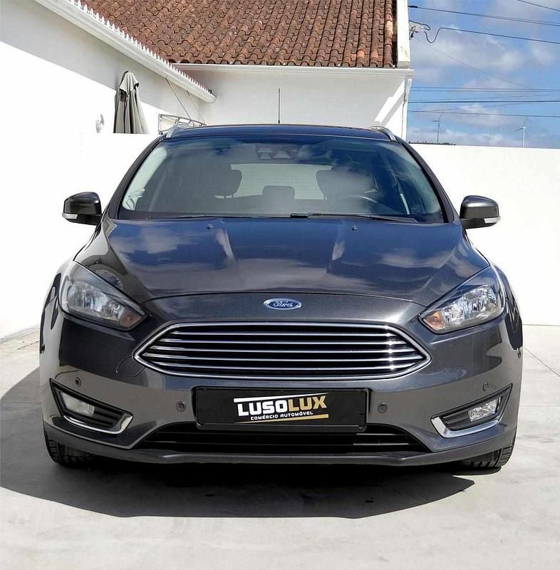 Usado Ford Focus 120 HP (88 kW) 2017 Cinzento Carrinha