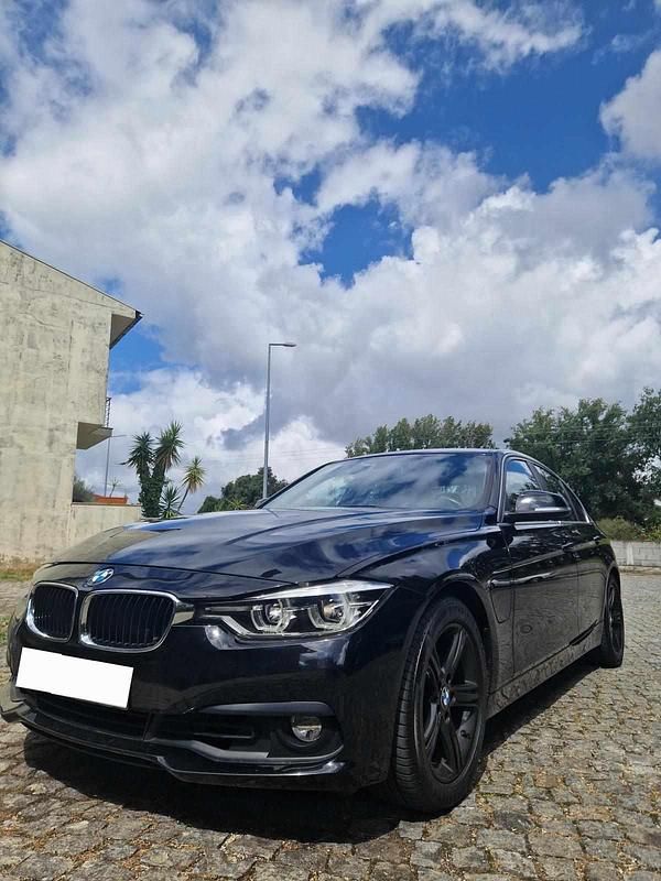 Preto Usado 2016 BMW 330 Sedan | € 15.000 (Caro) - Imagem 1/4