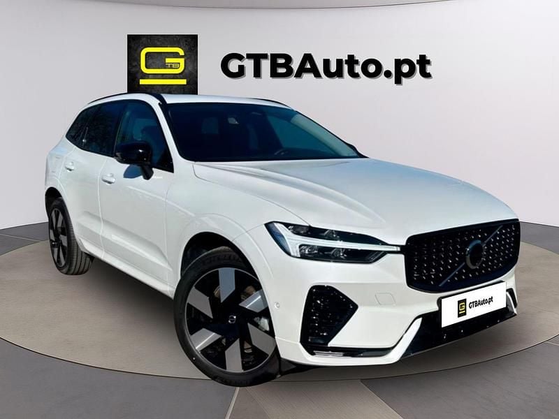 Branco Usado 2024 Volvo XC60 Plus SUV | € 55.900 - Imagem 1/4