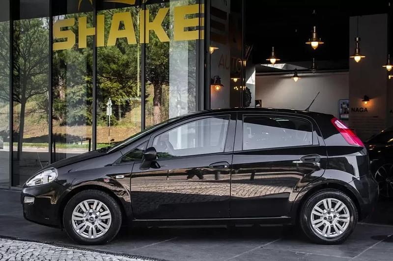 Usado Fiat Punto Easy 95 HP (69 kW) 2018 Preto Citadino