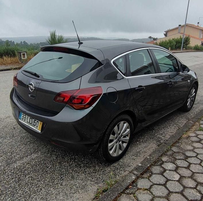 Usado 2010 Opel Astra Cosmo Sedan | € 7.000 (Preço justo) - Imagem 1/4