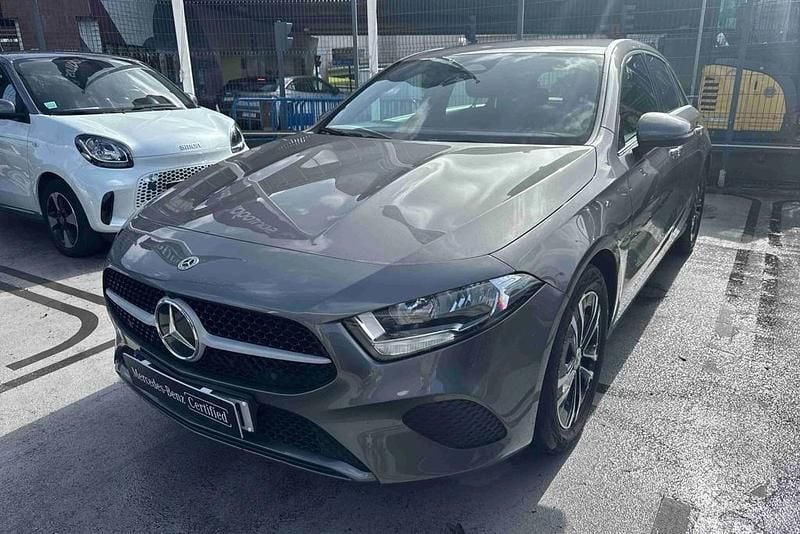 Usado Mercedes A200 163 HP (119 kW) 2024 Cinzento Citadino
