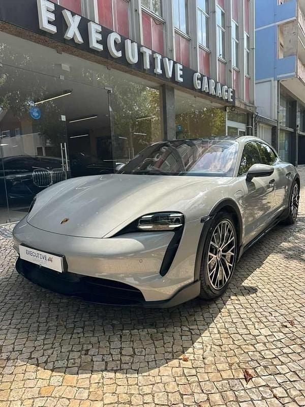 Cinzento Usado 2023 Porsche Taycan Sedan | € 69.900 - Imagem 1/4