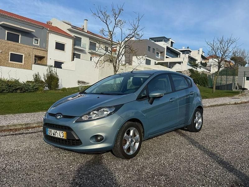 Azul Usado 2010 Ford Fiesta Sedan | € 4.990 (Bom preço) - Imagem 1/4