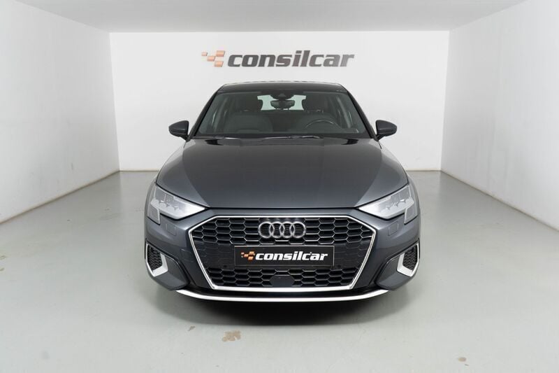 Cinza Usado 2021 Audi A3 Advanced | € 26.980 - Imagem 1/4