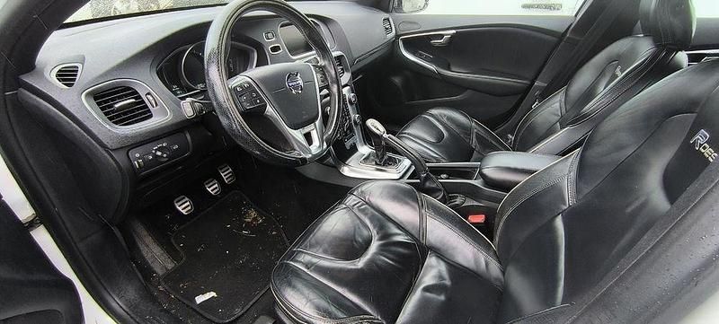 Usado Volvo V40 R-Design 116 HP (85 kW) 2013 Sedan