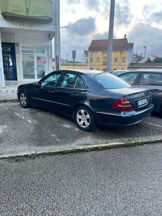 Usado 2004 Mercedes E220 Avantgarde Sedan | € 8.750 (Preço justo) - Imagem 1/4