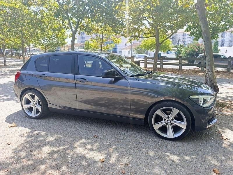 Cinza Usado 2012 BMW 116 Sport Line Citadino | € 9.750 - Imagem 1/4