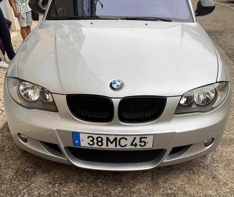 Cinzento Usado 2011 BMW 118 Citadino | € 11.750 (Preço justo) - Imagem 1/4