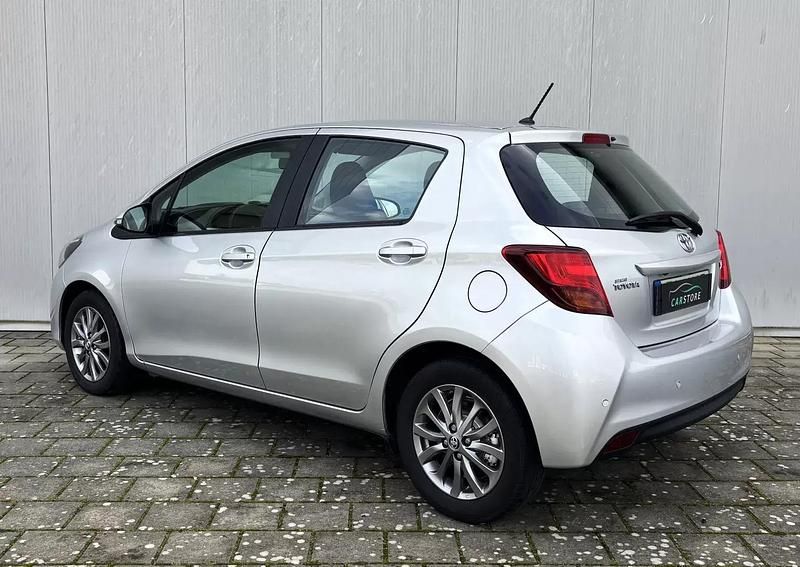 Usado Toyota Yaris Active 90 HP (66 kW) 2016 Cinzento