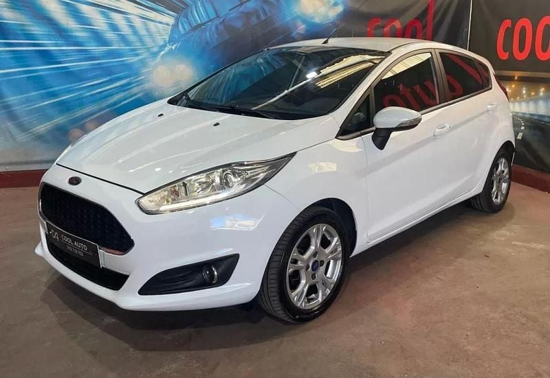 Branco Usado 2016 Ford Fiesta Titanium Citadino | € 9.250 (Super Preço) - Imagem 1/4